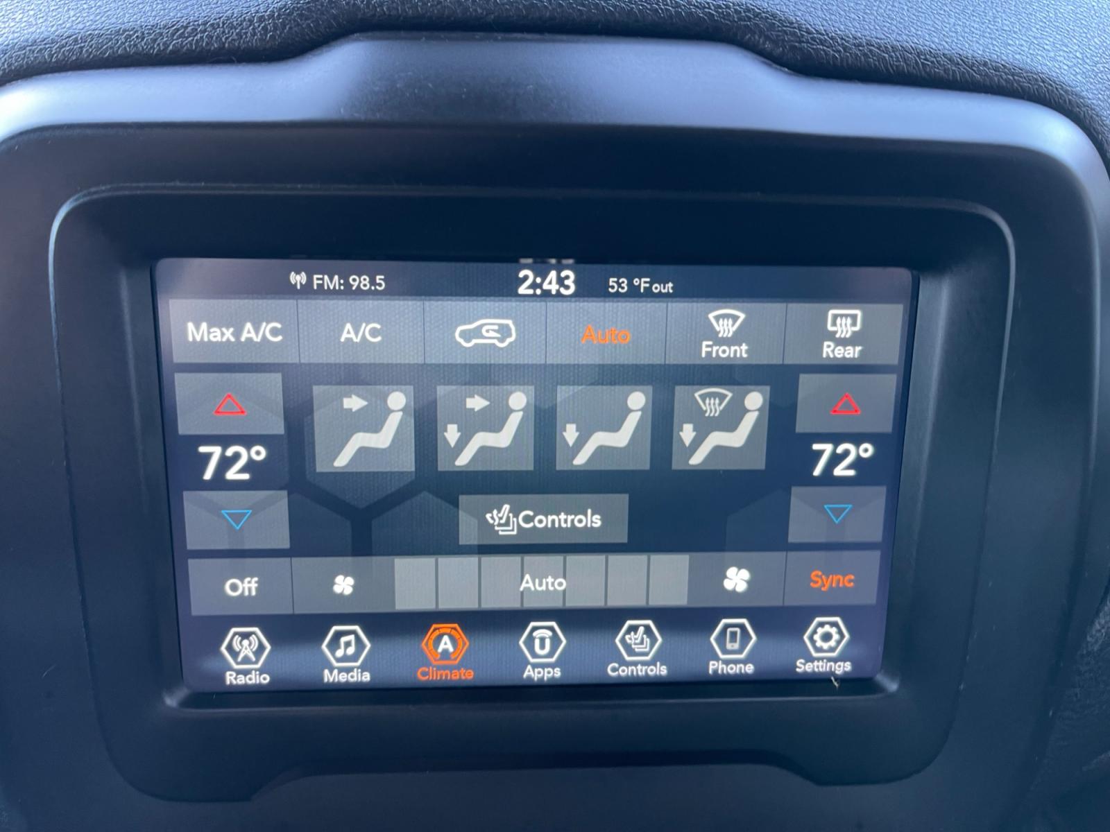 2020 Gray /Black Jeep Renegade Latitude 4WD (ZACNJBBB7LP) with an 2.4L I4 DOHC 16V engine, 9A transmission, located at 11115 Chardon Rd. , Chardon, OH, 44024, (440) 214-9705, 41.580246, -81.241943 - This 2020 Jeep Renegade Latitude with 4WD and a 2.4 Multiair Engine comes loaded with features aimed at enhancing comfort, convenience, and safety. Its 9-speed automatic transmission ensures smooth driving dynamics, while amenities like heated seats and a heated steering wheel add a touch of luxury - Photo #27
